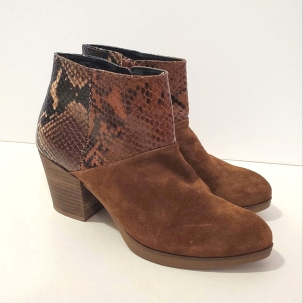 Eric Michael (Made in Spain) - Snake Texture and Suede Leather Ankle Boots - 36